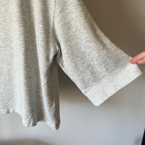 SALE ☘️ CABLE & GAUGE turtleneck 3/4 sleeve sweatshirt in light heather gray - Picture 5 of 14